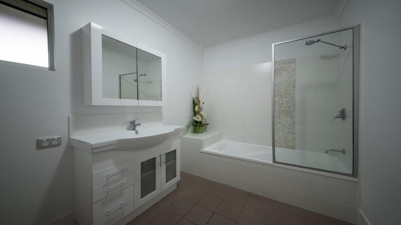 Watersons At Airlie Central Apartments Airlie Beach Exterior photo
